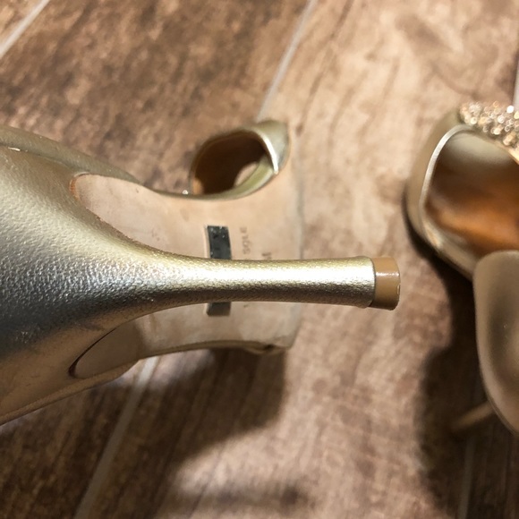 BADGLEY MISCHKA Gold and Rhinestone Pumps Heels 9 - Picture 9 of 10